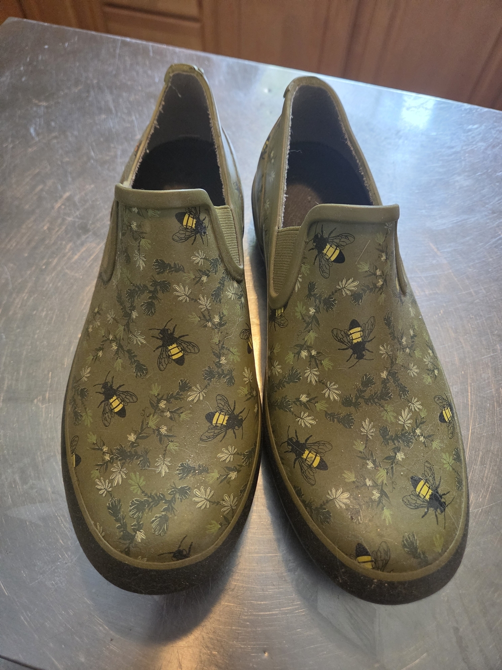 Womens Slip-On Bog Ankle Boots - Olive with Bee Print